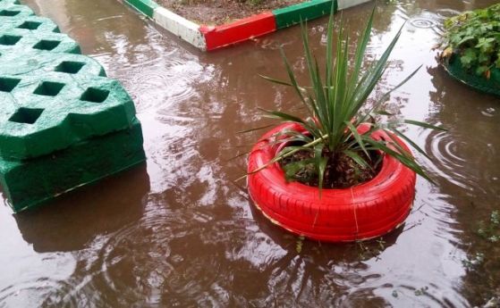 На над 100 сигнала за наводнения в страната са реагирали до