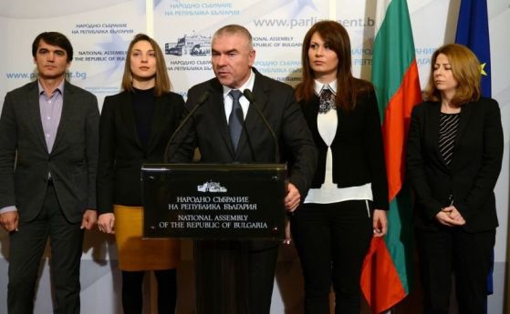 Депутатите на Марешки припознаха като свой закона на Манолова за личната помощ
