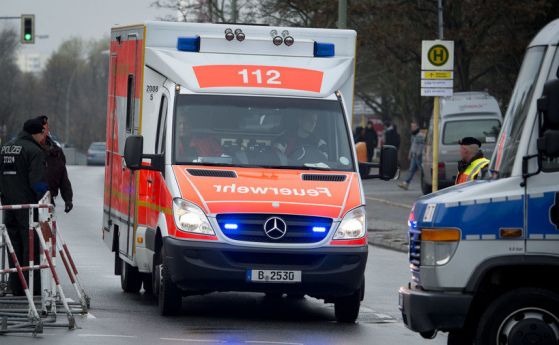 46 души, предимно деца, са ранени след катастрофа между автобус и линейка в Германия