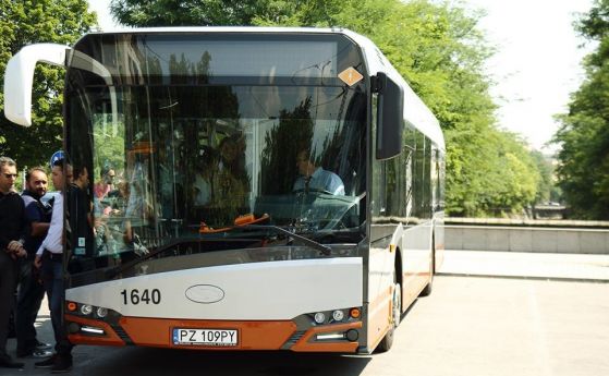 Тестваме първият автобус хибрид по заместващата линия на ТМ10 Той