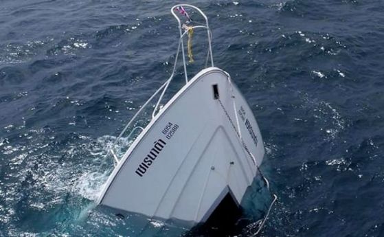 33 души загинаха, сред като туристическо корабче се преобърна близо до Пукет