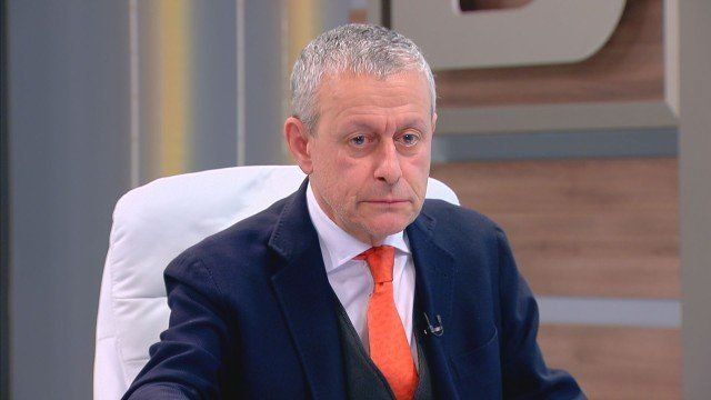 След няколко часа по време на панела за туризъм на