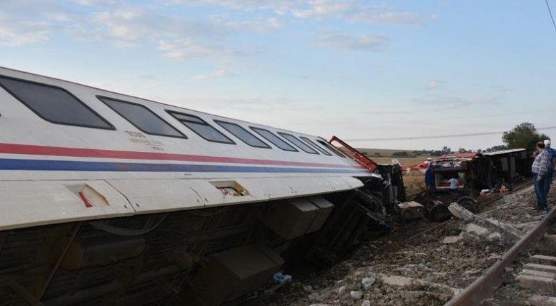 ​Свличане на земна маса е най-вероятната прична за жп катастрофата в Турция