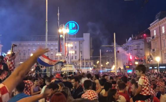 Загреб не спа след финала на Мондиал 2018, феновете посрещат героите си като победители (видео)