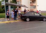 Кола се вряза в спирка в Пловдив