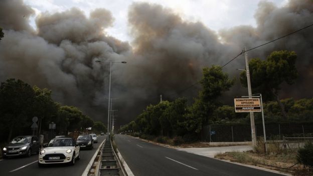 Жертвите на пожарите в Гърция се увеличиха на 60 души,