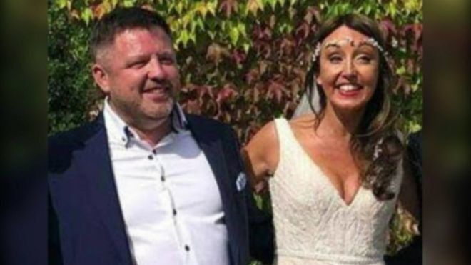 Младоженец на меден месец в Гърция със съпругата си е