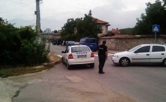 Полиция блокира кюстендилско село в търсене на убиеца от Благоевград