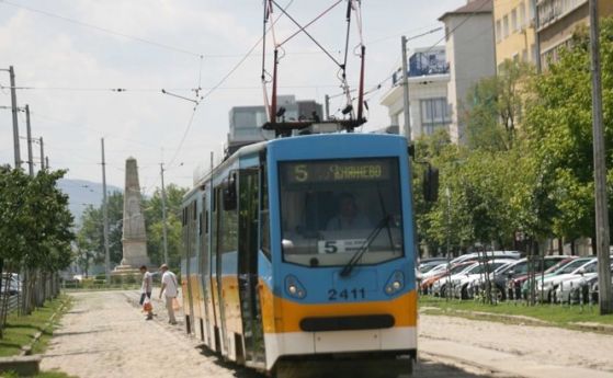 КЗК спряла поръчката за новите трамваи по линия 5 в София