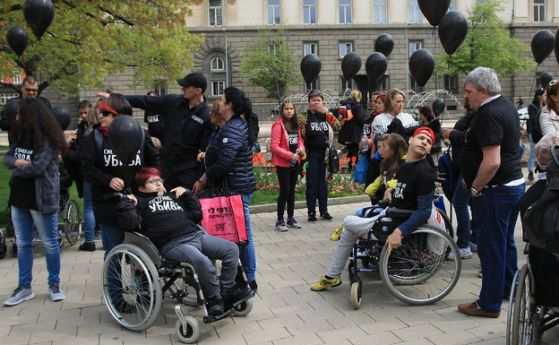 Хора с увреждания отиват на среща при Борисов