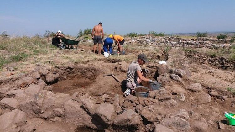 Археолози откриха параклис в подножието на връх Драгойна