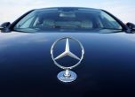 Daimler се подчини на Тръмп: производителят на Mercedes замразява бизнеса си в Иран