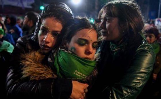 Аржентина каза НЕ на узаконяването на аборта: той бил зверство, жените - престъпнички