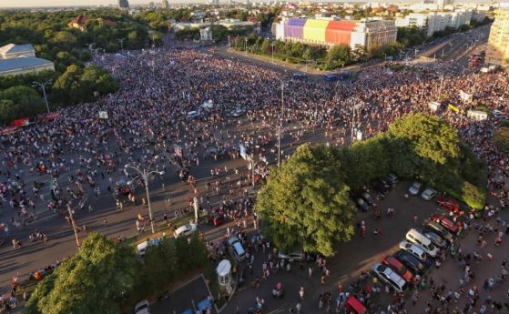 40 хил. души отново излязоха на протест в Букурещ в 'бунта на мигрантите'
