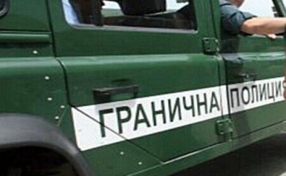 Гранични полицаи хванаха 14 нелегални имигранти в района на Приморско