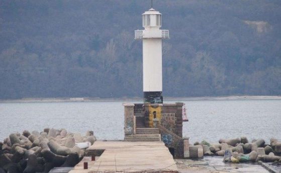 Намериха тялото на второто момче, което се удави край вълнолома във Варна