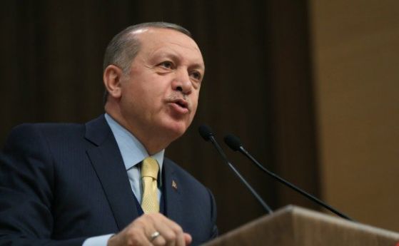 Ден след заплахата от Тръмп: срив в кредитния рейтинг на Турция, Муудис вещае 22% инфлация