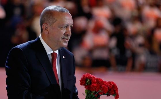 Няма да сменим курса си под икономически натиск отвън, закани се Ердоган
