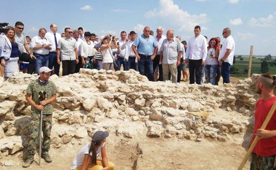  Разкриват гробницата в Малтепе следващата година, Борисов даде обещание цялостна поддръжка за археолозите 