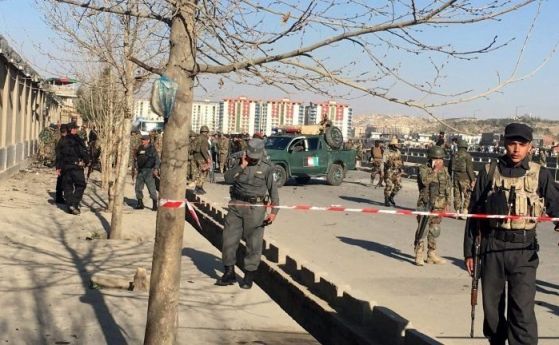 Президентският дворец в Кабул подложен на ракетен обстрел, докато държавният глава държи реч за Курбан байрам (видео)