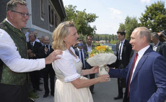 Външната министърка на Австрия се изненадала, че Путин приел поканата за сватбата
