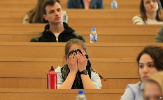 Толкова ли е лошо висшето образование в България?
