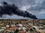 Мелбърн: Огромен пожар в химически завод, забраниха на хората да излизат от домовете си (видео)