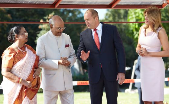 Радеви посрещнаха индийското президентско семейство в София