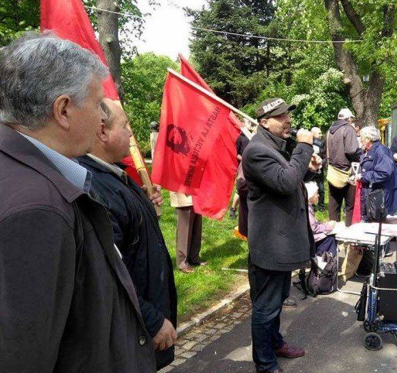 Пресбюрото на Съюза на комунистите в България излезе днес с обръщение