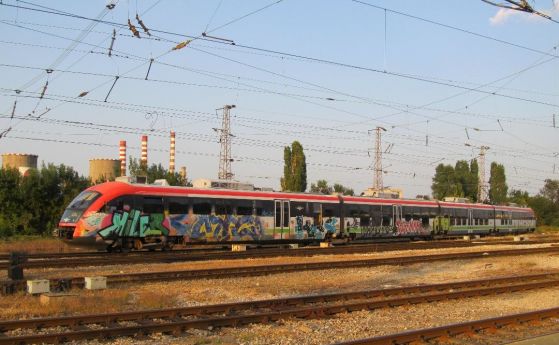 Неправителствена организация поиска спиране на търга за нови влакове на БДЖ