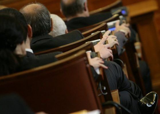 Мнозинството в парламента отхвърли ветото на президента Румен Радев върху приетите
