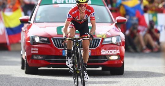 Британецът Саймън Йейтс докосва победата в Обиколката на Испания. Състезателят