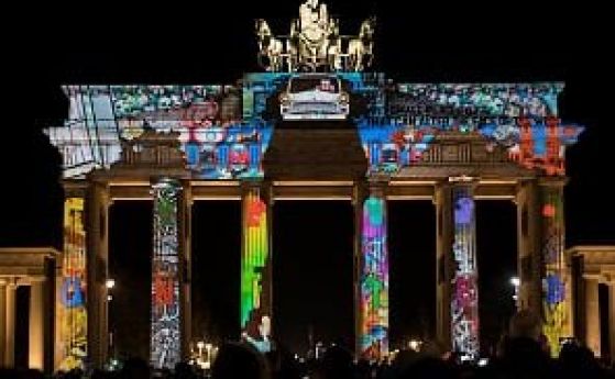 Българи трансформират фасадите на три от най-известните сгради в Берлин