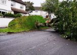 Двама загинаха в мощна буря в Ирландия