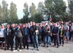 Работници бранят фабриките на Миню Стайков с протест, нападнаха митничари