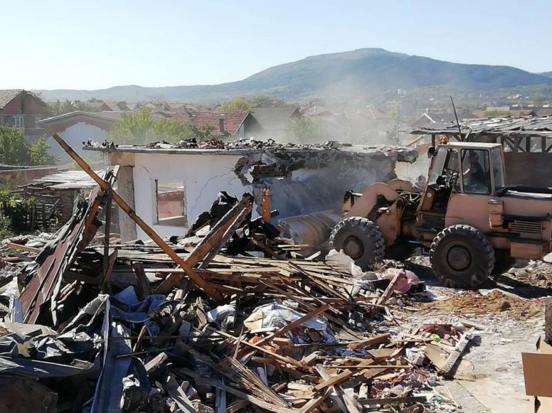 Акция по събаряне на незаконни постройки започна община Кюстендил в