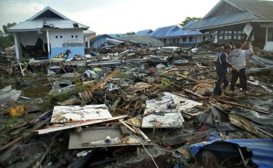 Броят на жертвите при земетресенията и вълните цунами в Индонезия надхвърли 400