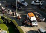 Кола блъсна майка с количка във Варна