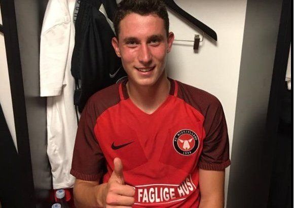 Халфът на националния ни отбор и датския шампион Мидтиланд Божидар