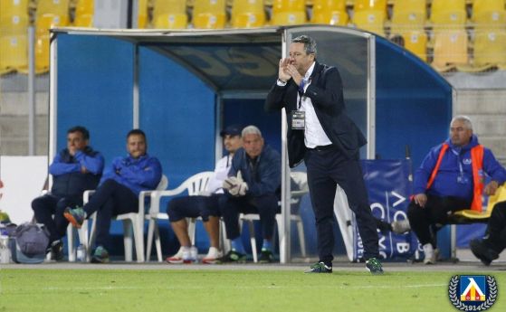 Треньорът на Левски Славиша Стоянович знае от какви футболисти ще