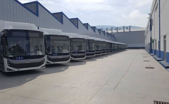 Блага вест от Фандъкова: 60 нови автобуса на природен газ пътуват към София