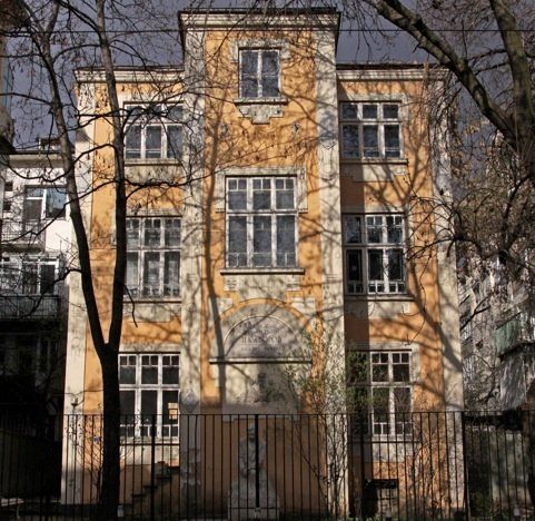 Частен съдебен изпълнител обяви за продан къщата музей на поета