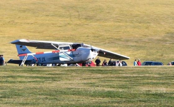 Трима души загинаха при катастрофа на малък самолет Чесна в