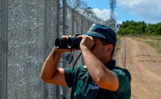 2000 нелегални имигранти са прескочили оградата за 6 месеца