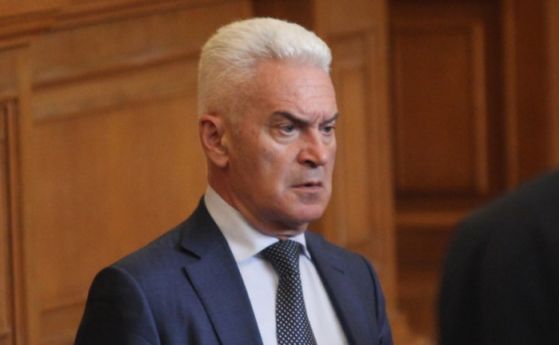 Депутатите на Валери Симеонов снеха доверие от Сидеров