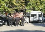 Биячите на полицаи от Сливен остават в ареста