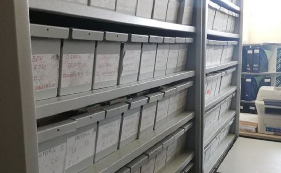 В архивите на Комисията по досиетата, където всеки номер е нечия лична съдба
