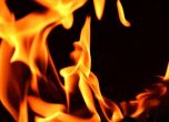 Издирват 33-годишен мъж, запалил входната врата на фоторепортер в Бургас