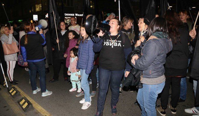 Седми ден майките на деца с увреждания протестират пред МС