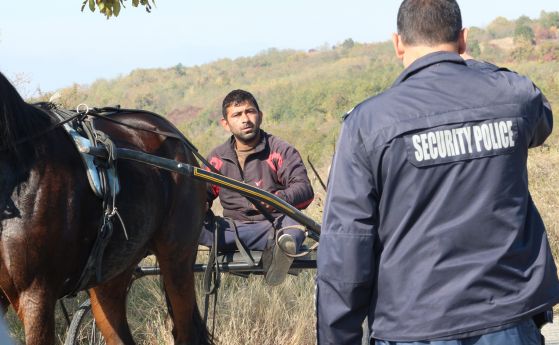 Ухапаха полицай, опитал да спре гонка с каруци в Казанлък